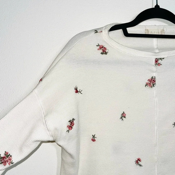Altar’d State Embroidered Tee White Dainty Rose Waffle Knit Girly Xsmall Women’s - Picture 3 of 11